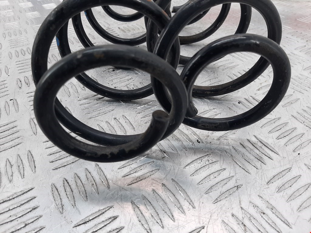 Пружина задняя левая/правая SUZUKI Splash 2008-2015