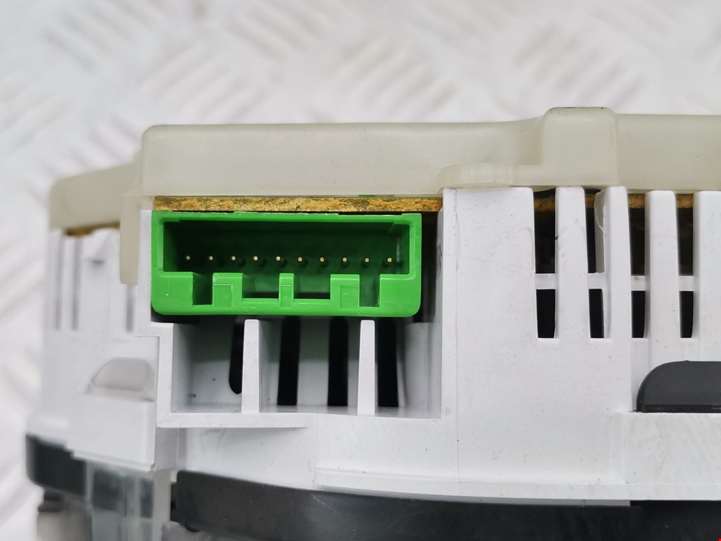 Панель приборов (щиток) SUBARU Impreza 1992-2000