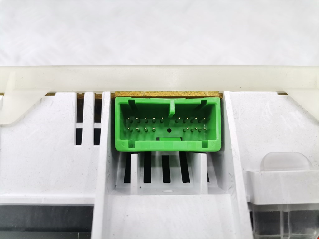 Панель приборов (щиток) SUBARU Impreza 1992-2000