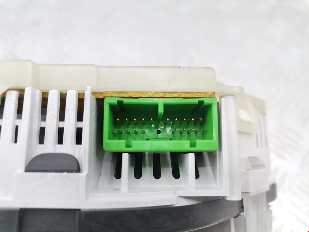 Панель приборов (щиток) SUBARU Impreza 1992-2000