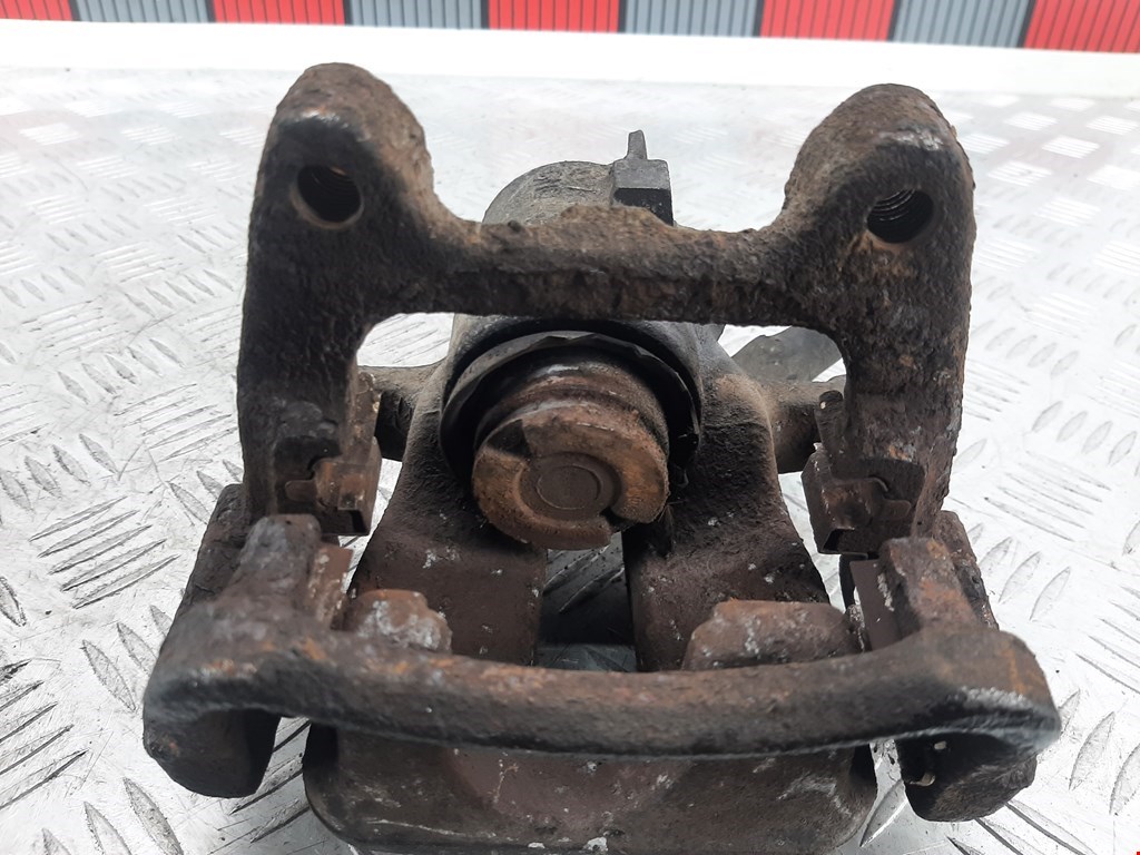 Суппорт задний правый AUDI A3 8P 2003-2013