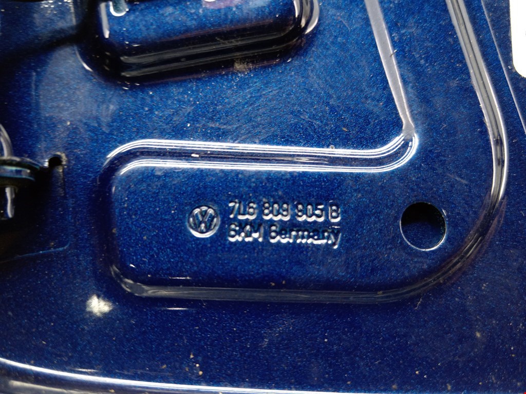 Лючок бензобака VOLKSWAGEN Touareg 2002-2010