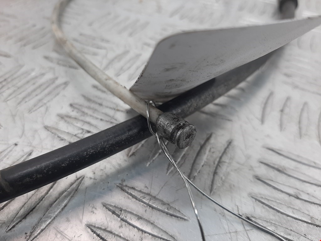 Трос стояночного тормоза левый/правый AUDI A3 8P 2003-2013