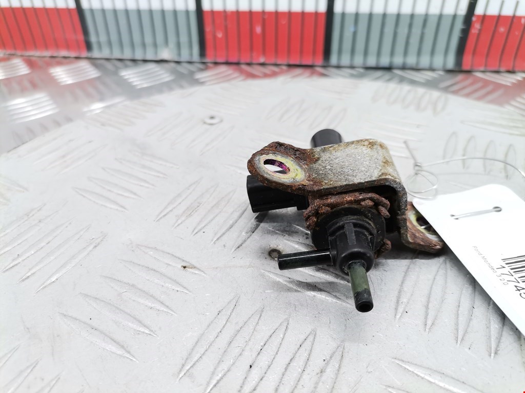 Клапан воздушного фильтра Ford Mondeo 3 (2000-2007)