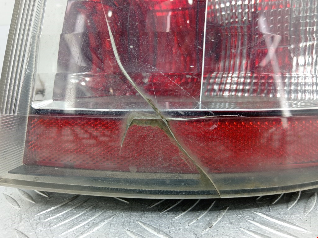 Фонарь задний правый TOYOTA Prius II XW20 2003-2012