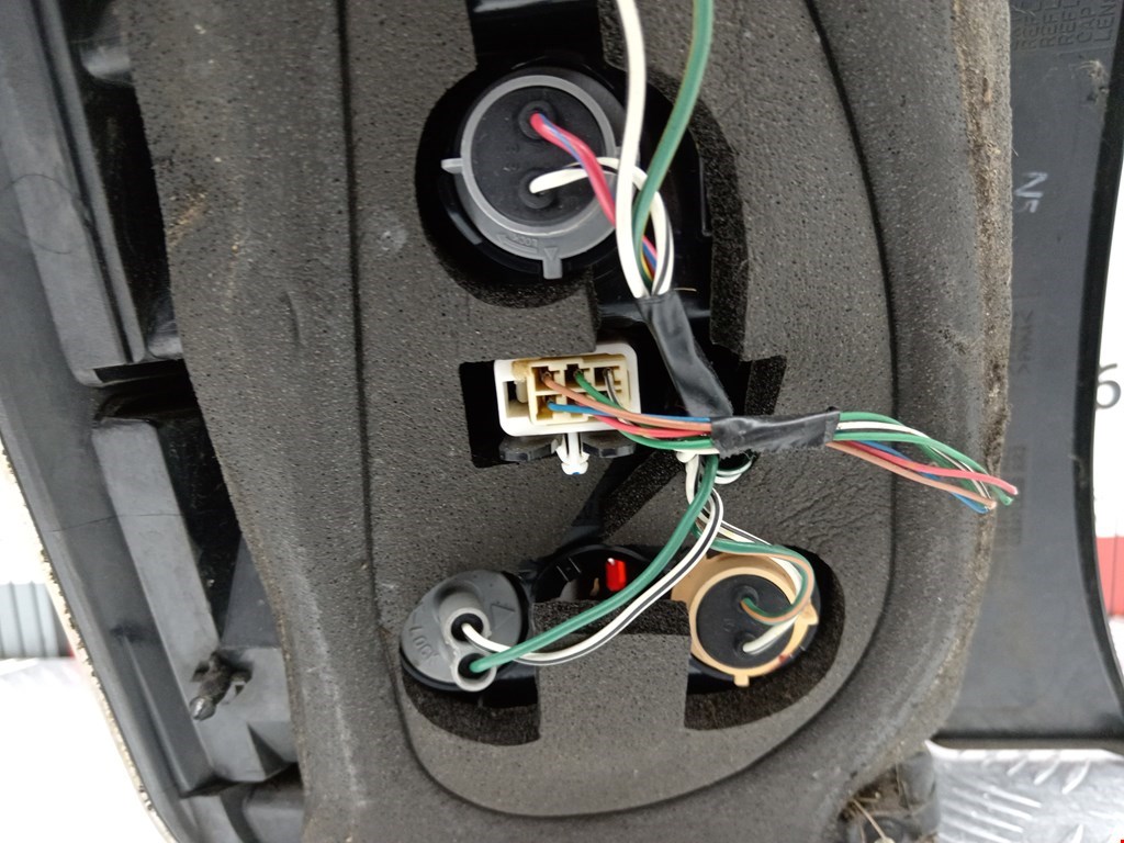 Фонарь задний правый TOYOTA Prius II XW20 2003-2012