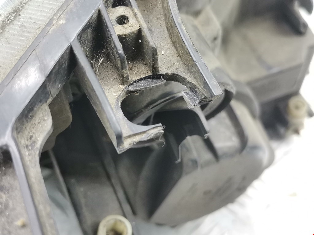 Фара левая FORD Fiesta 2001-2008