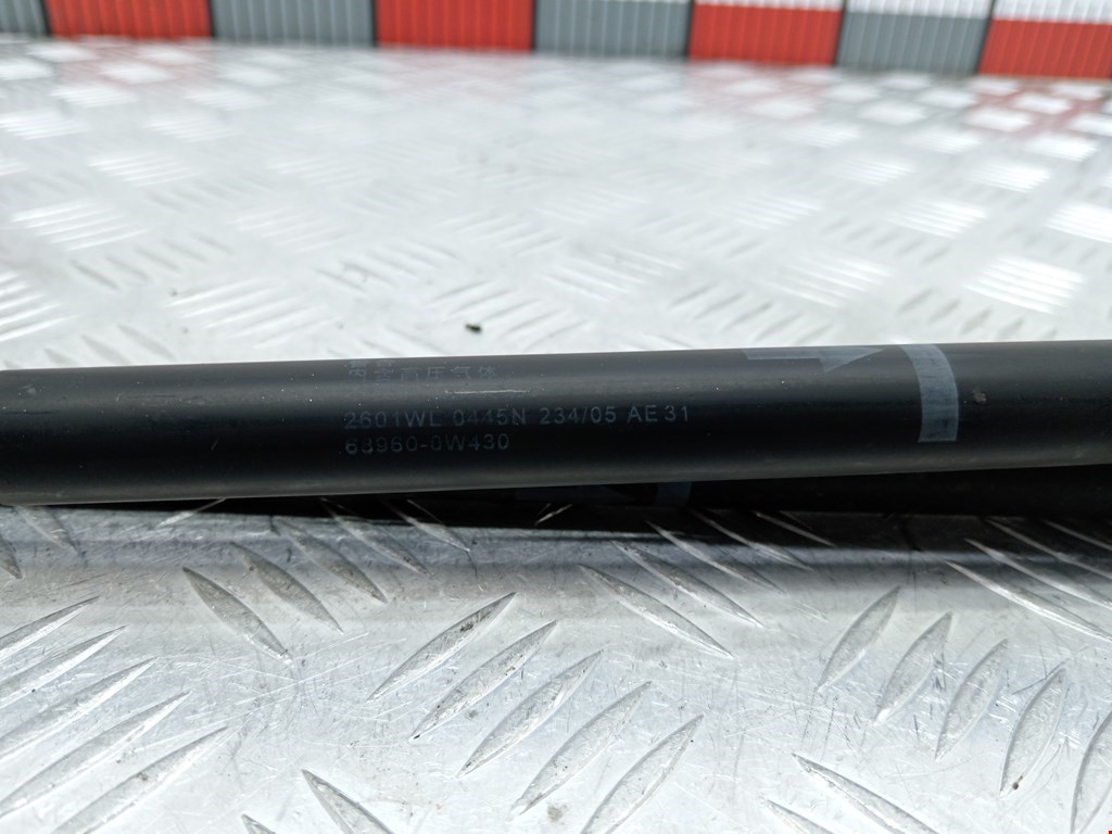 Амортизатор крышки (двери) багажника TOYOTA Prius II XW20 2003-2012