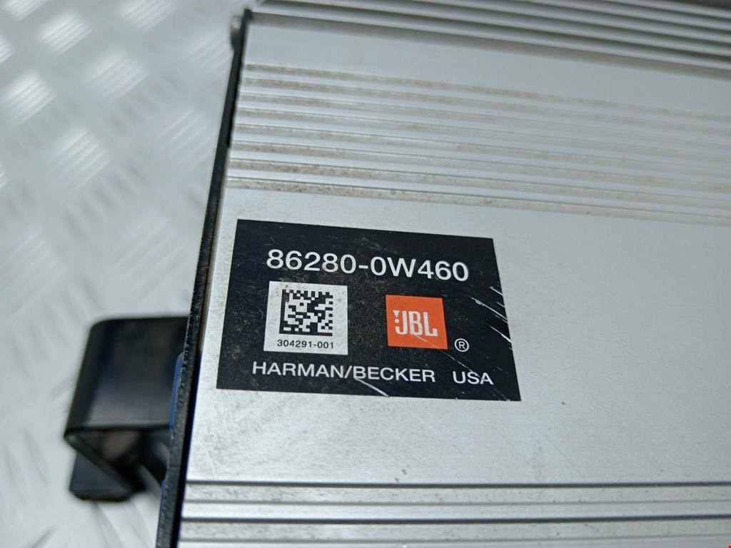 Усилитель акустической системы TOYOTA Prius II XW20 2003-2012