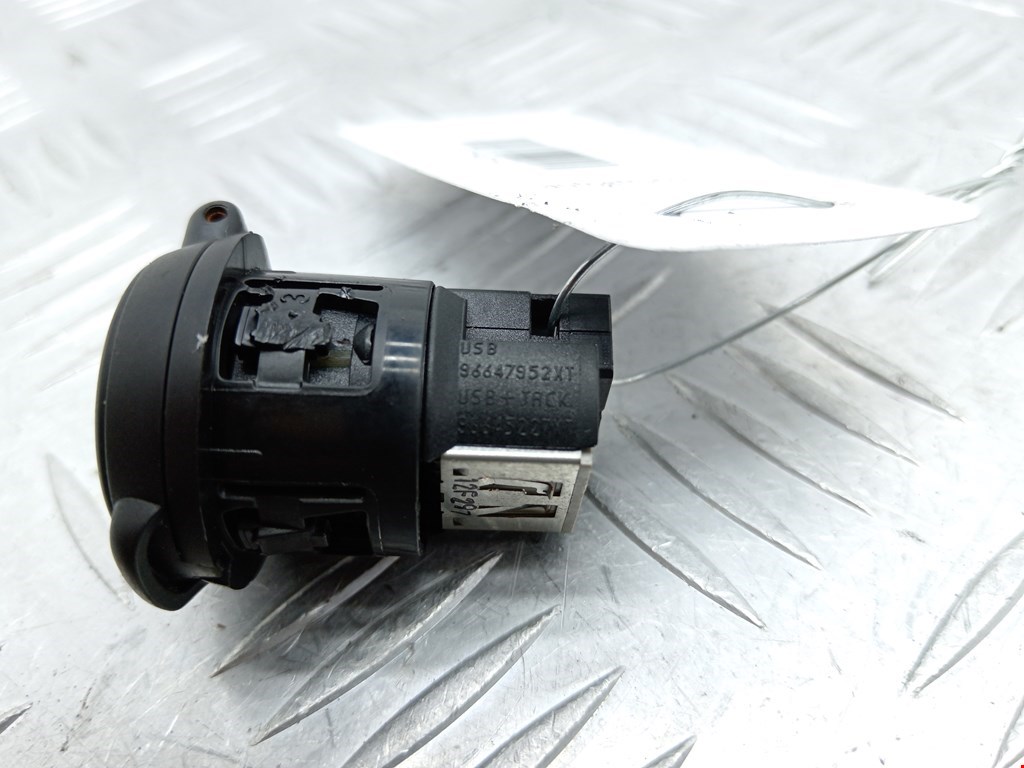 Разъем AUX/USB PEUGEOT Expert II 2007-2016