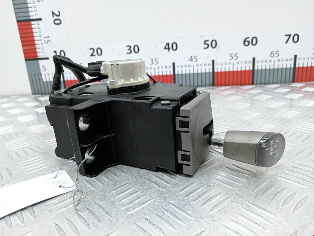 Кулиса (селектор) АКПП/МКПП в салоне TOYOTA Prius II XW20 2003-2012