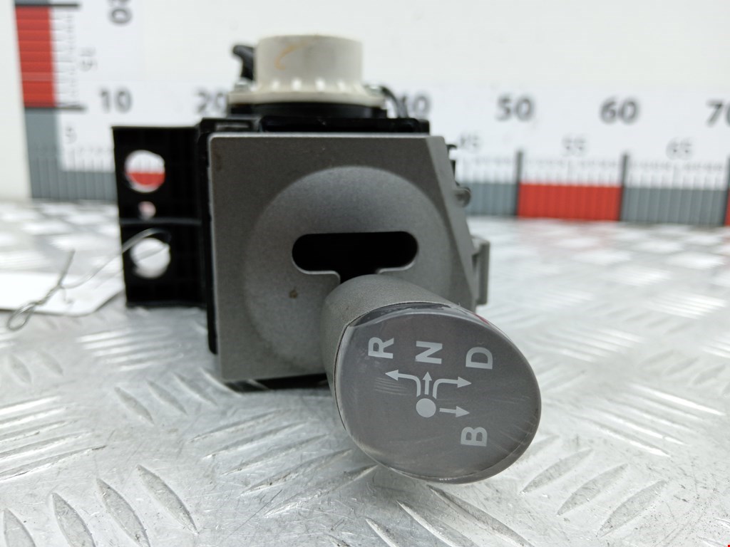 Кулиса (селектор) АКПП/МКПП в салоне TOYOTA Prius II XW20 2003-2012