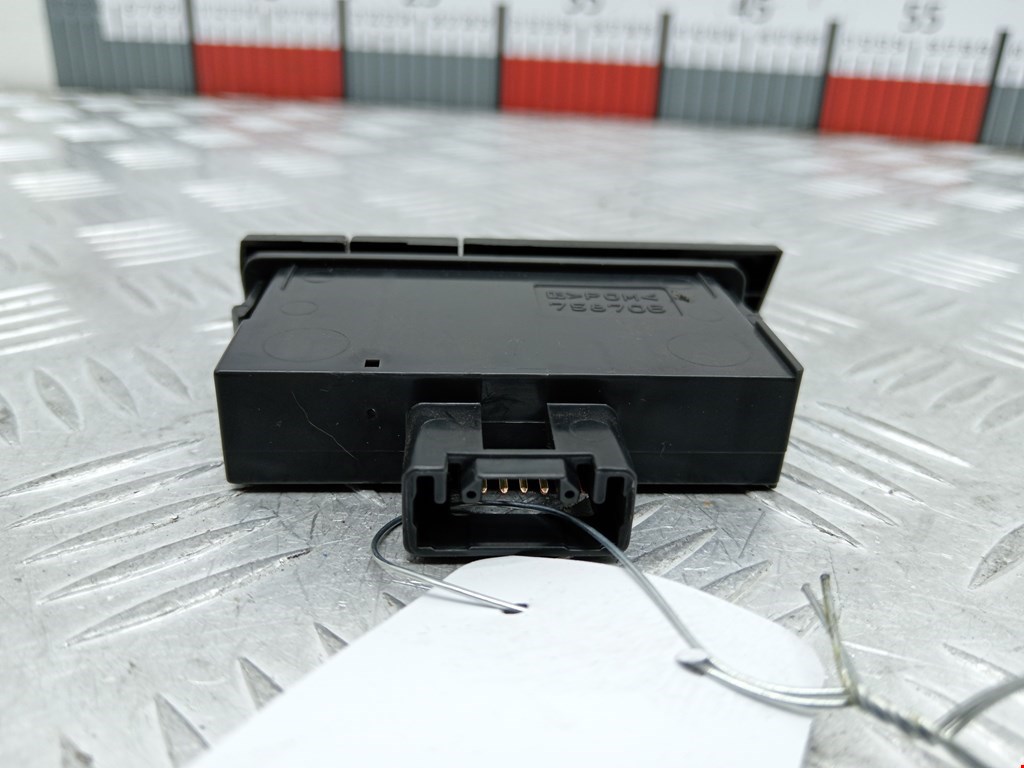 Кнопка аварийной сигнализации (аварийки) TOYOTA Prius II XW20 2003-2012