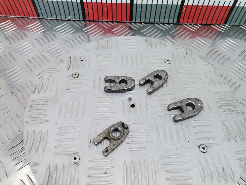 Кронштейн форсунки RENAULT Kangoo 2008-2021