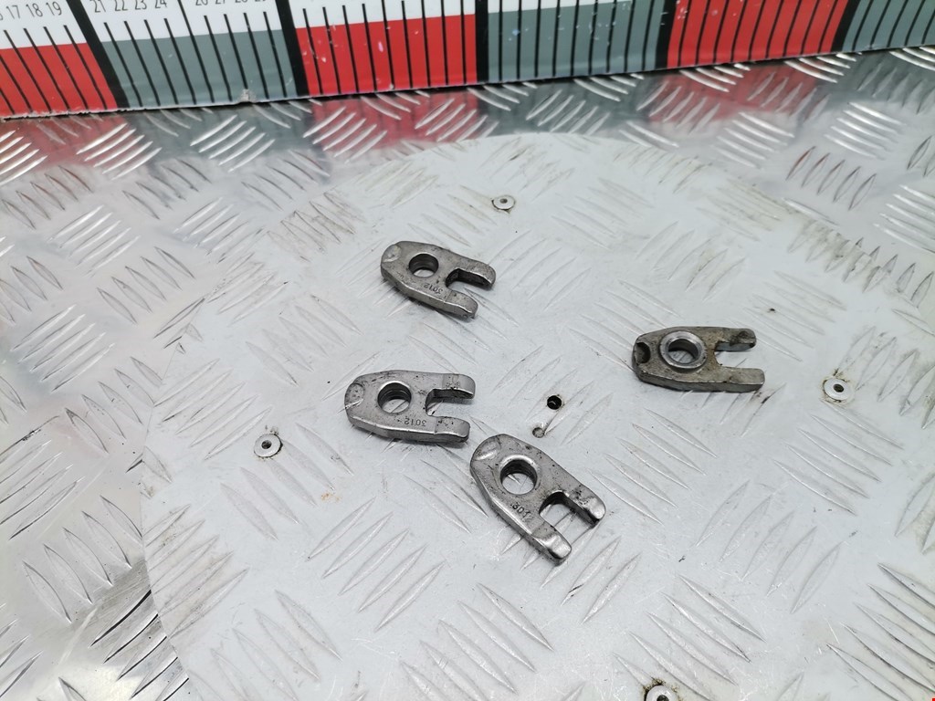 Кронштейн форсунки RENAULT Kangoo 2008-2021