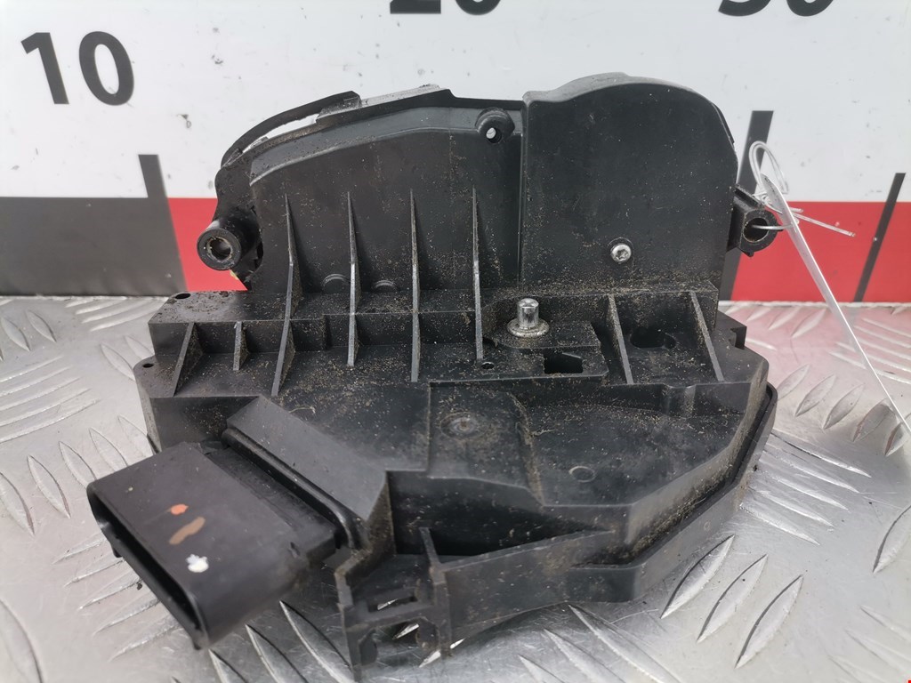 Замок двери передней правой FORD Fiesta 2008-2012