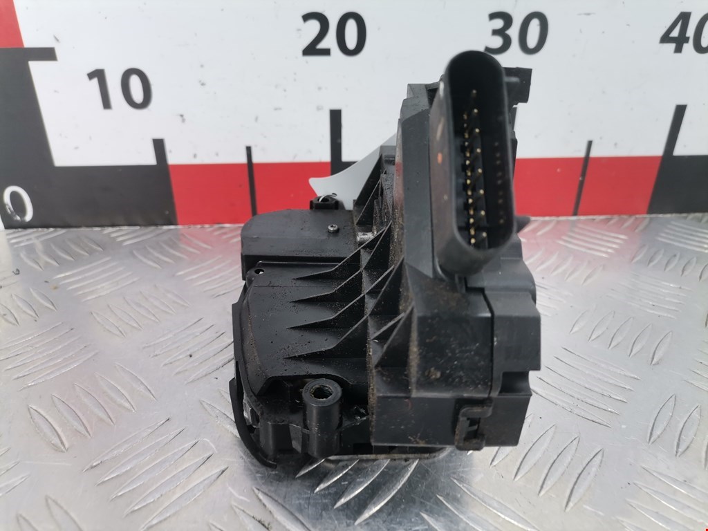 Замок двери передней правой FORD Fiesta 2008-2012