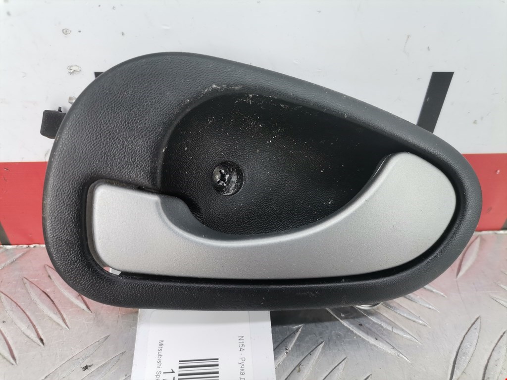 Ручка дверная задняя внутренняя левая MITSUBISHI Space Star 1999-2006