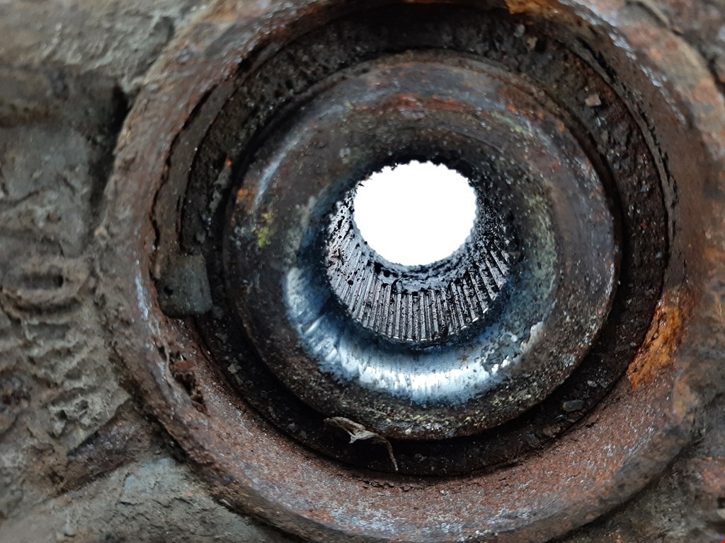 Ступица передняя правая VOLVO V70 III 2007-2016