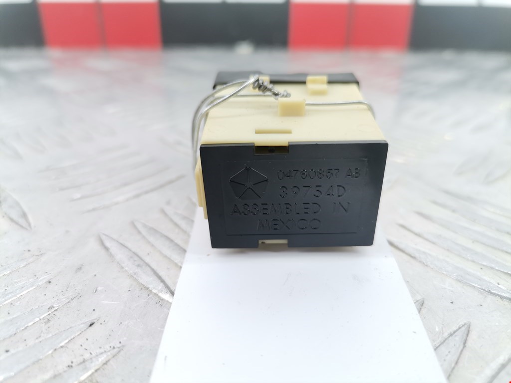 Кнопка центрального замка CHRYSLER 300 M 300M 1998-2004