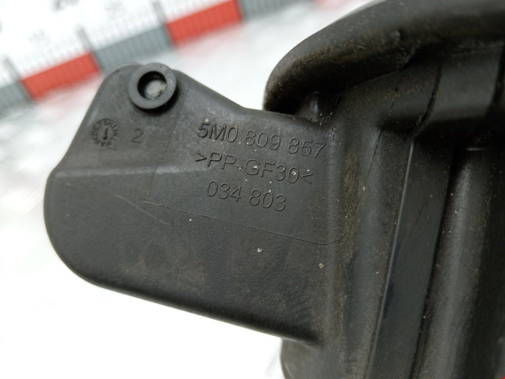 Лючок бензобака VOLKSWAGEN Golf V Plus 2004-2009