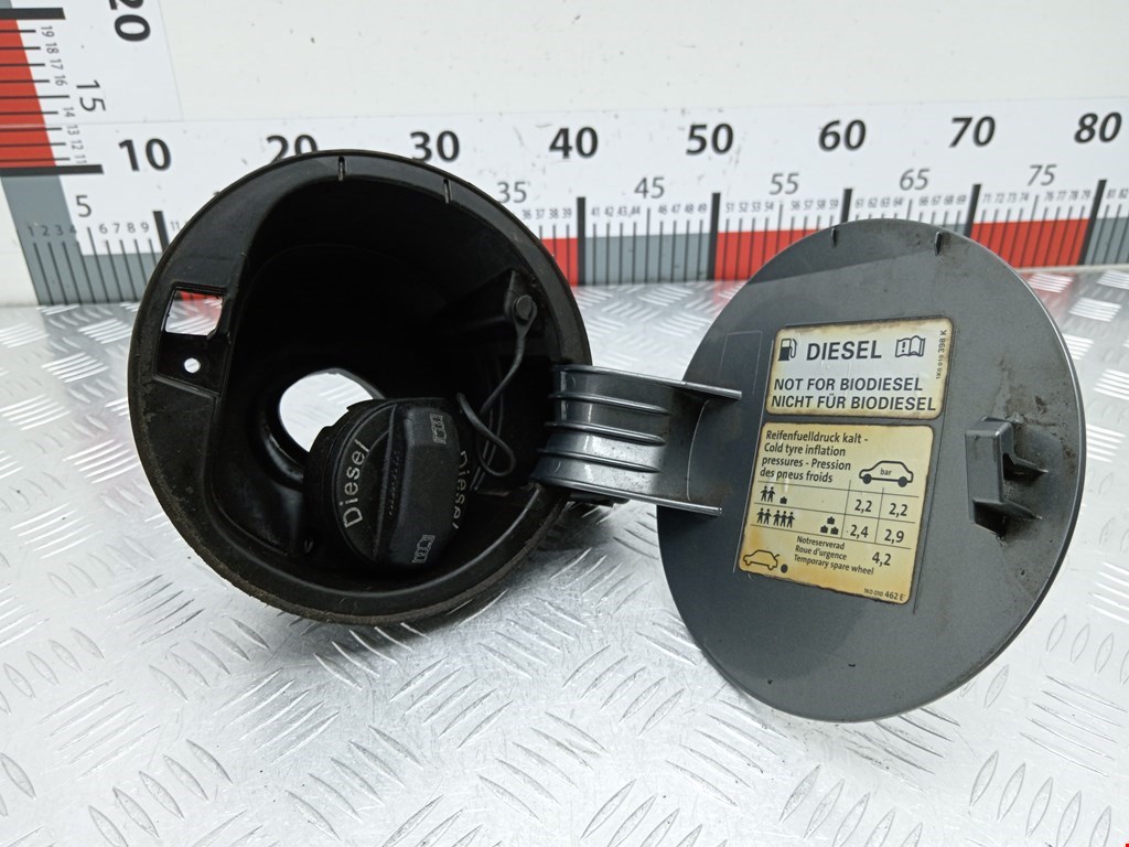 Лючок бензобака VOLKSWAGEN Golf V Plus 2004-2009
