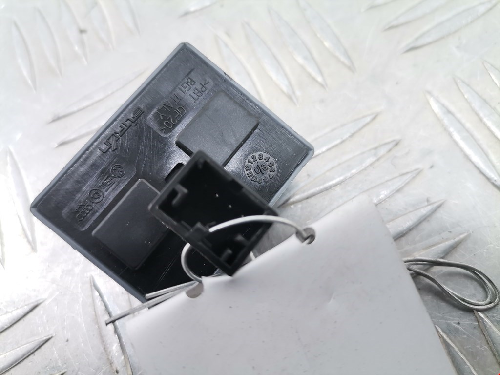 Блок управления стеклоподъемниками SEAT Ibiza 2002-2008