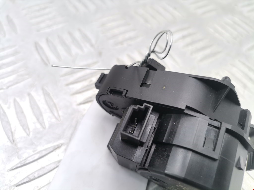 Моторчик заслонки печки BMW 7er 7 серия E65/E66 2001-2008