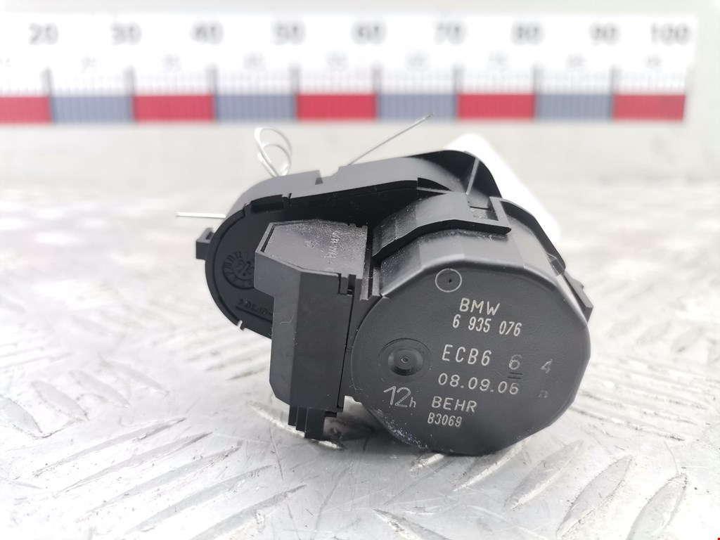 Моторчик заслонки печки BMW 7er 7 серия E65/E66 2001-2008