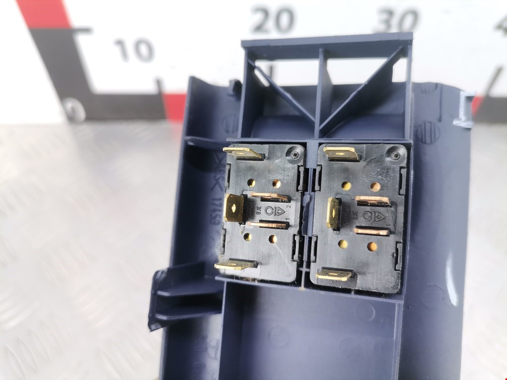 Блок управления стеклоподъемниками AUDI A4 B5 1995-2001