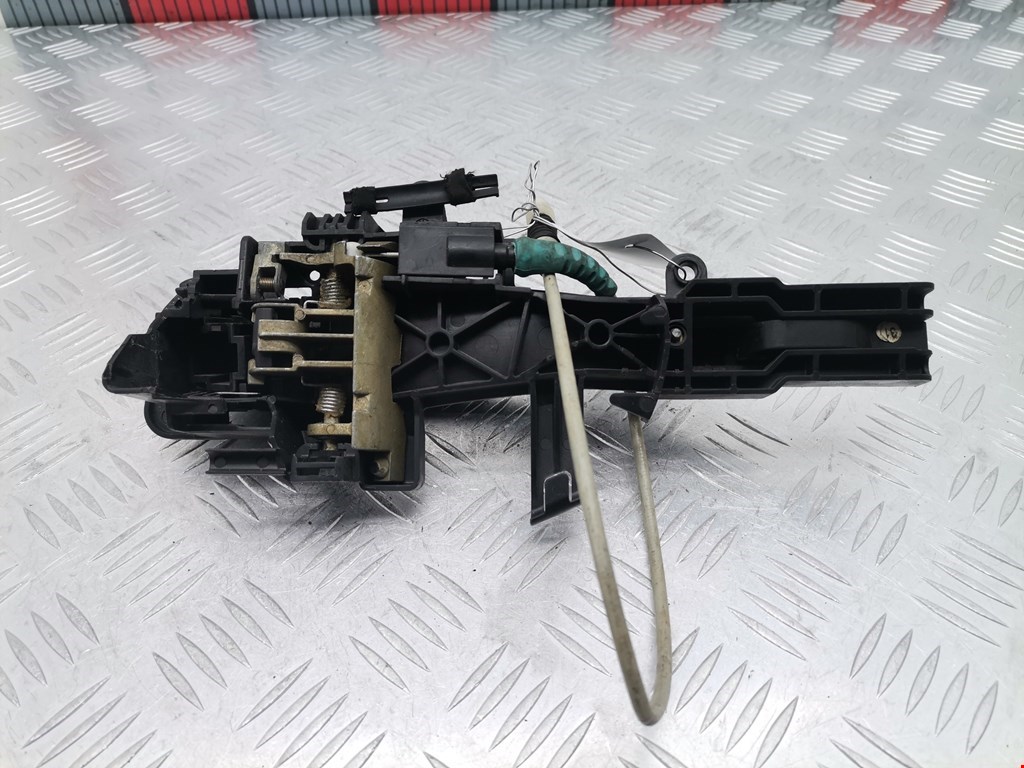 Ручка двери передней наружная правая BMW 1er E81\E87 2004-2011