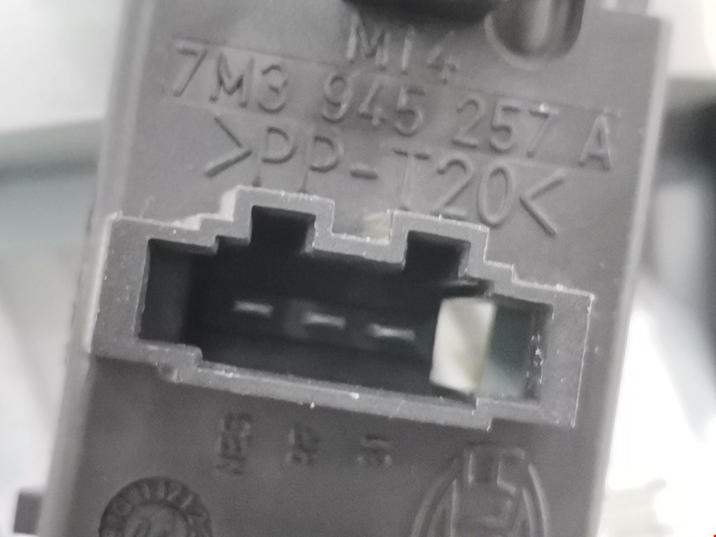 Фонарь задний внутренний левый FORD Galaxy 1995-2005