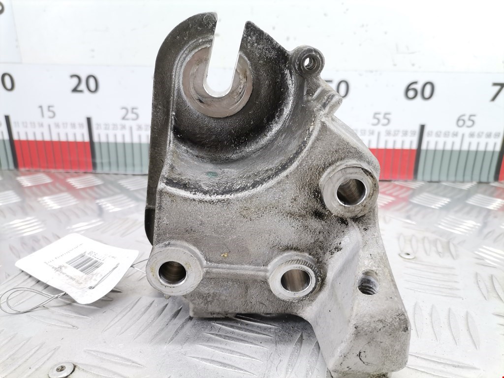 Кронштейн (крепление лапа) двигателя Citroen C5 1 (2000-2008)