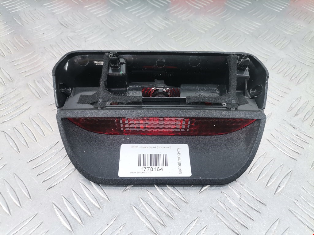 Фонарь дополнительный тормозной (стоп-сигнал) Renault Sandero 1 (2007-2014)