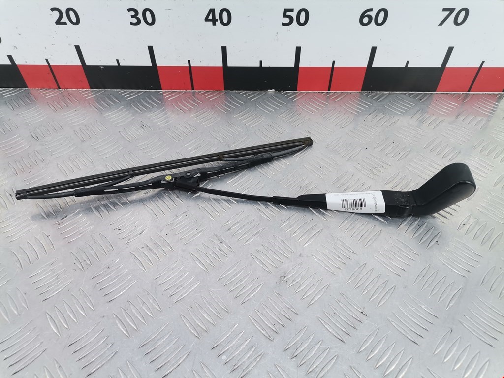 Поводок дворника задний (заднего) VOLKSWAGEN Polo II 1981-1994