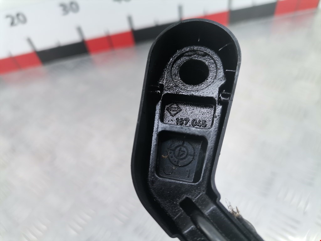 Поводок дворника задний (заднего) VOLKSWAGEN Polo II 1981-1994