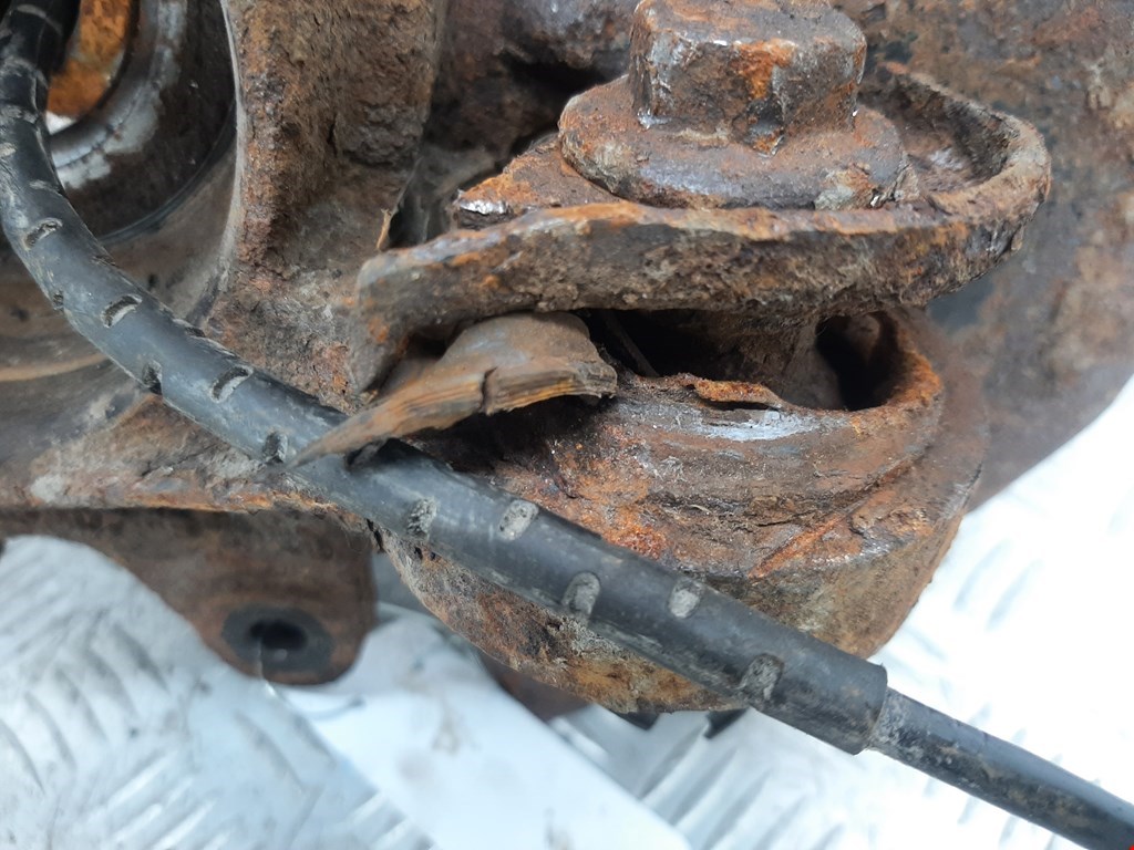 Ступица задняя левая LAND ROVER Range Rover 2002-2012