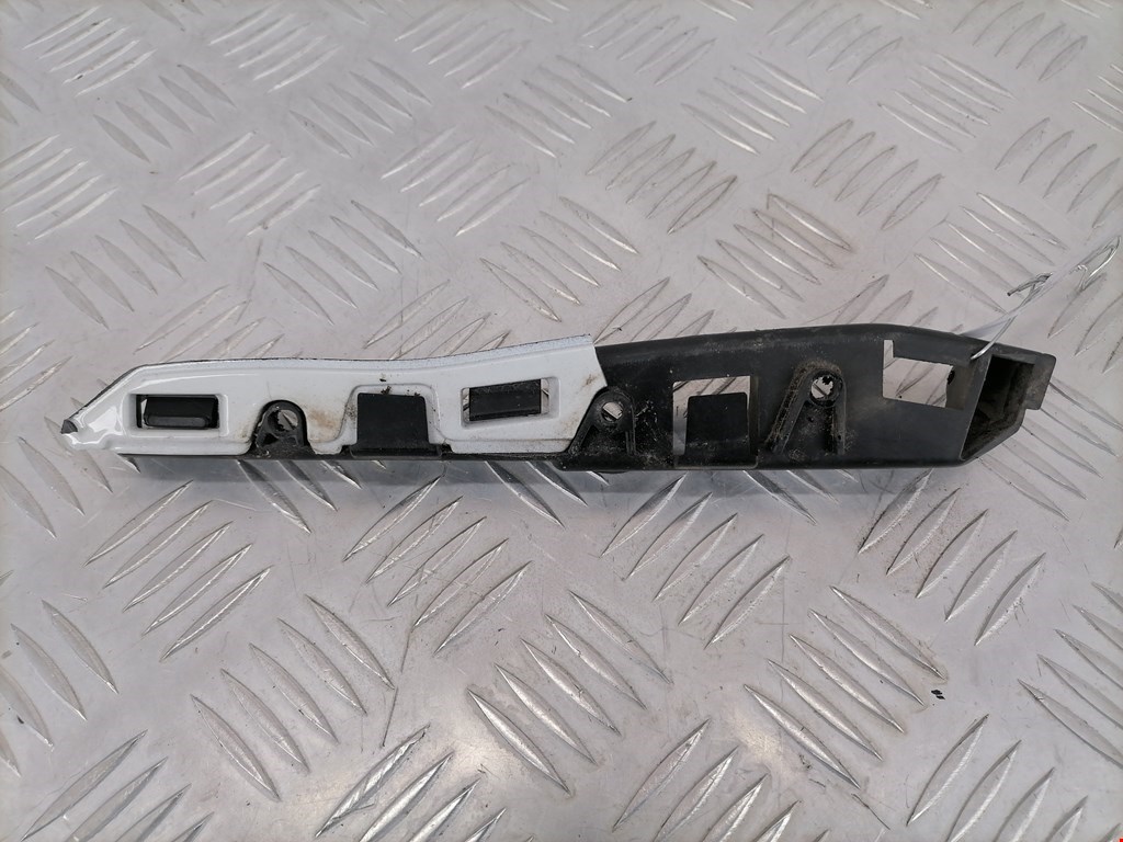 Кронштейн переднего бампера правый DACIA Sandero 2008-2012