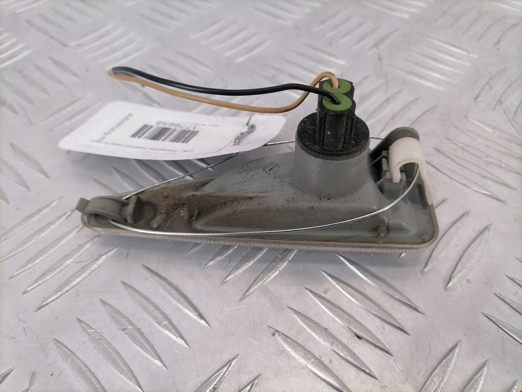 Повторитель на крыло DACIA Sandero 2008-2012