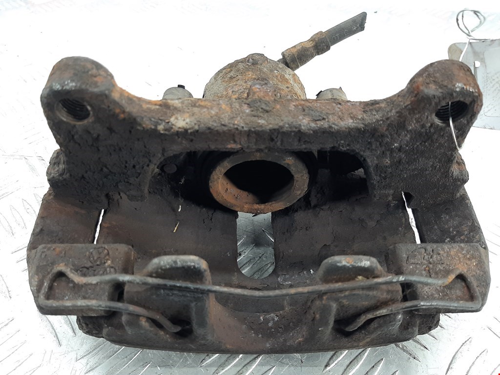 Суппорт передний правый AUDI A3 8P 2003-2013