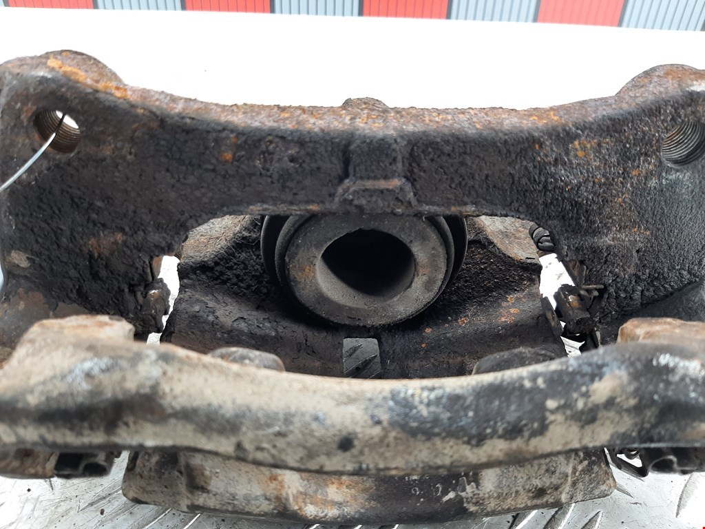 Суппорт передний правый MAZDA CX-3 2015-н.в.