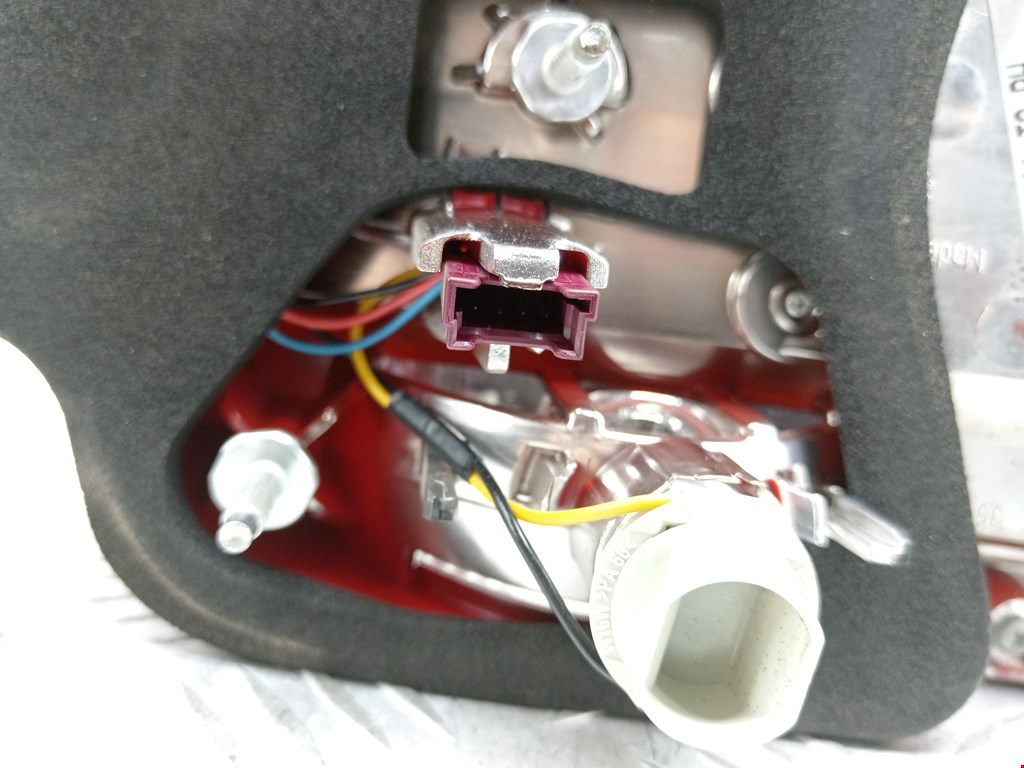 Фонарь задний внутренний правый BMW 7er 7 серия F01/F02/F04 2008-2015