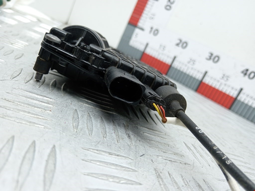 Замок двери передней правой BMW 7er 7 серия F01/F02/F04 2008-2015