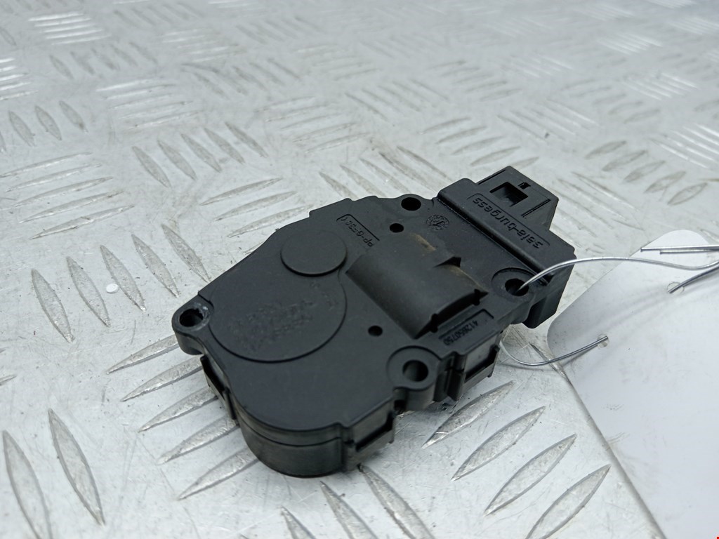 Моторчик заслонки печки BMW 1er E81\E87 2004-2011