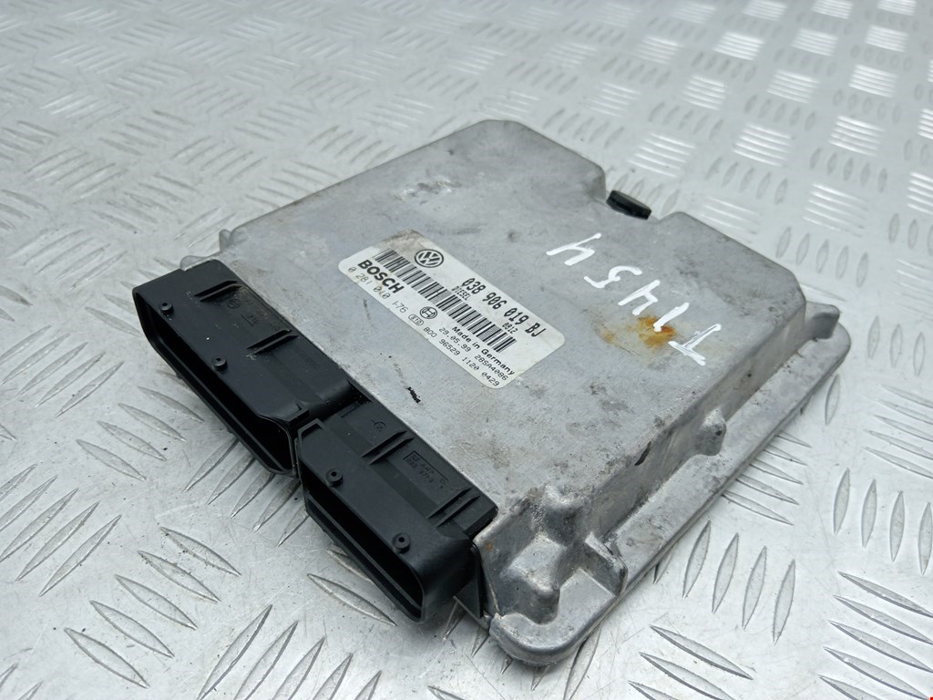 Блок управления двигателем Volkswagen Passat 5 (1996-2000)