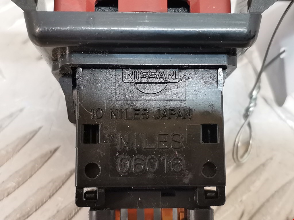 Кнопка аварийной сигнализации (аварийки) NISSAN Almera Tino 2000-2006