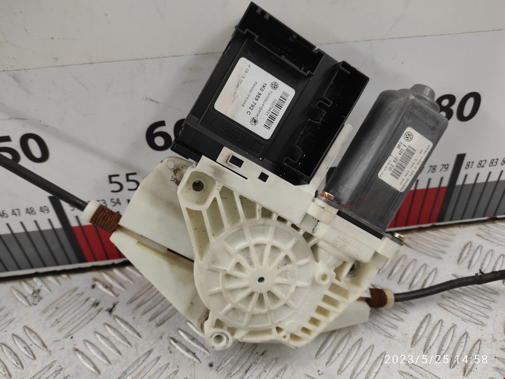 Стеклоподъемник передний правый VOLKSWAGEN Golf V 2003-2009