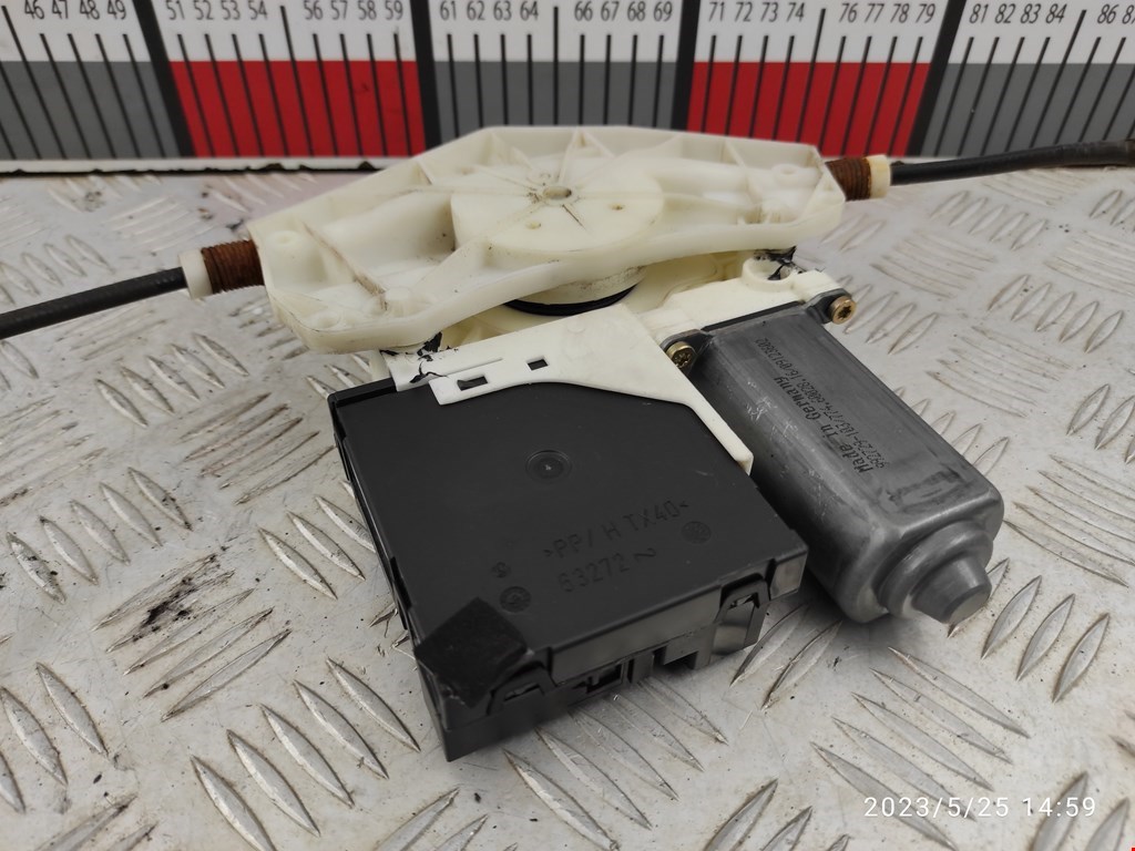 Стеклоподъемник передний правый VOLKSWAGEN Golf V 2003-2009