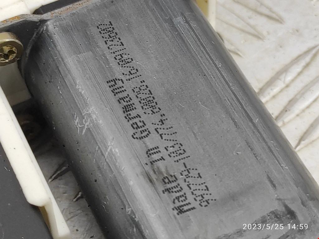 Стеклоподъемник передний правый VOLKSWAGEN Golf V 2003-2009