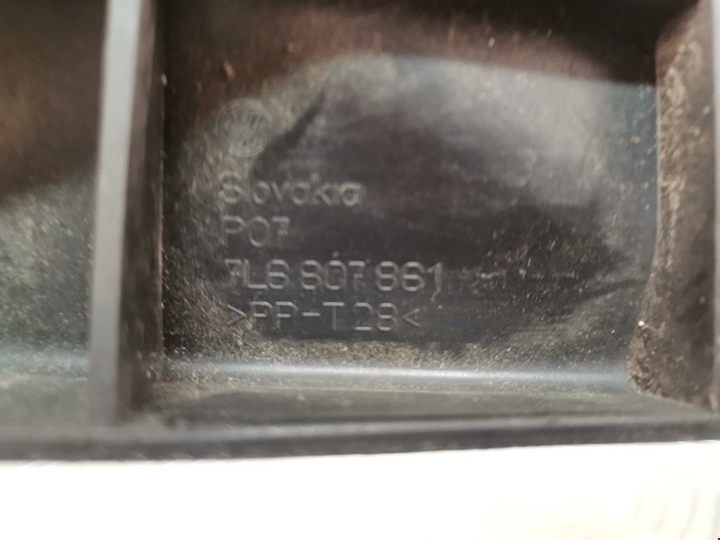 Кронштейн заднего бампера левый правый VOLKSWAGEN Touareg 2002-2010